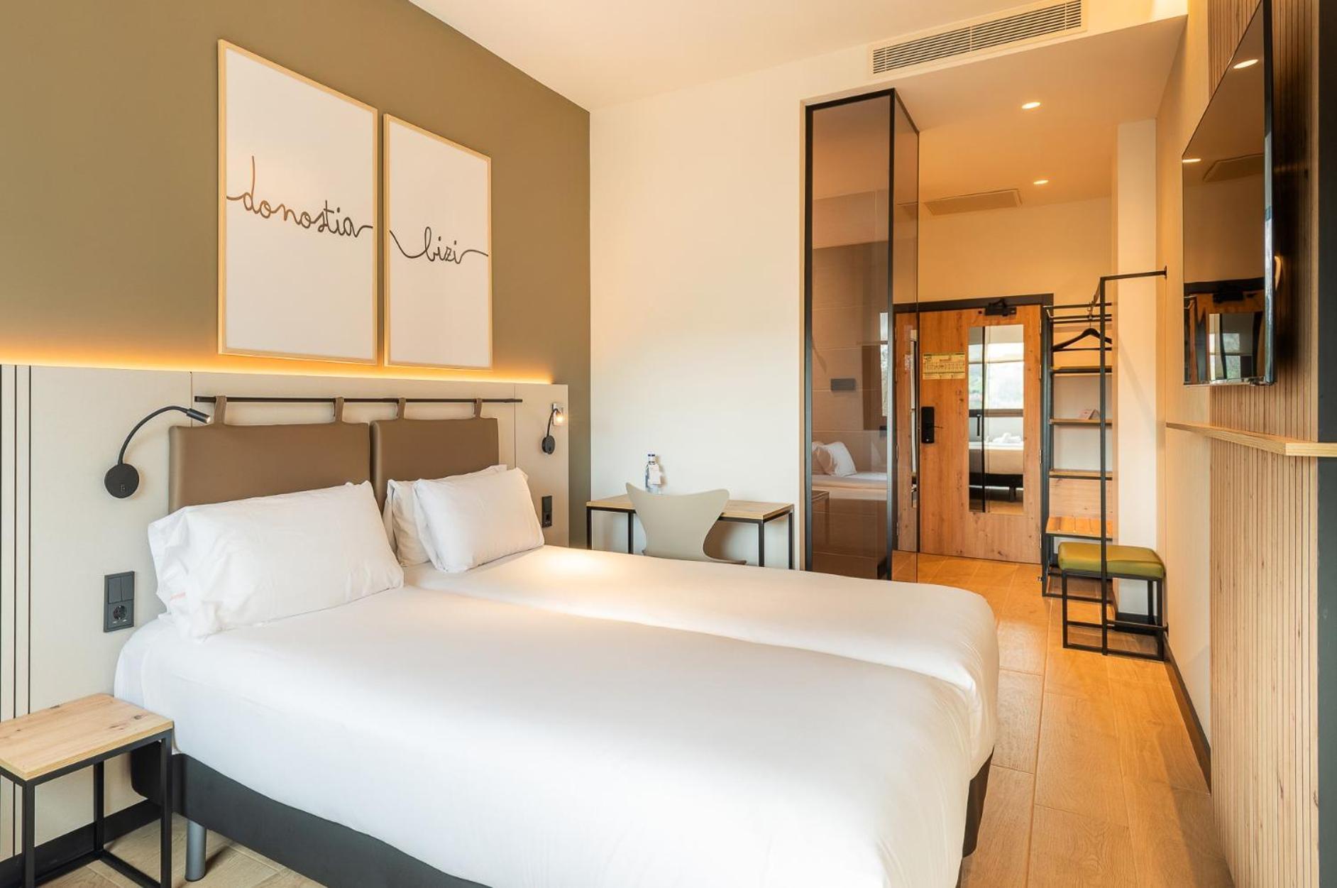 Hotel Bed4U San Sebastián Bagian luar foto